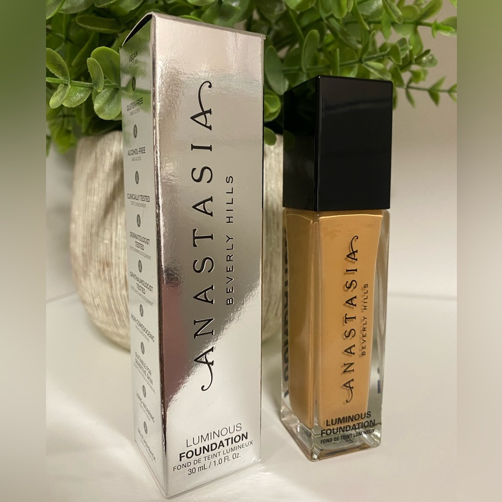 Anastasia, Beverly Hills luminous foundation